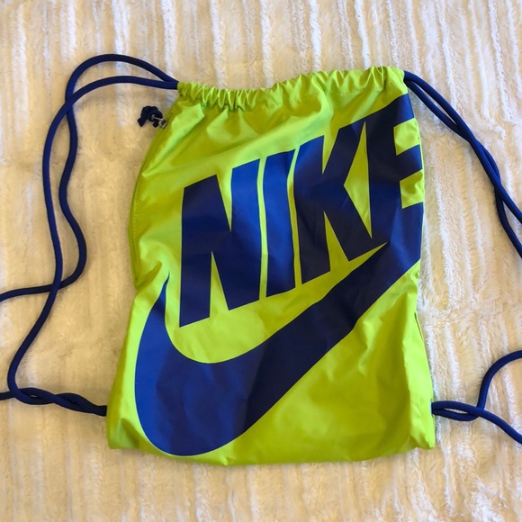 green nike drawstring bag